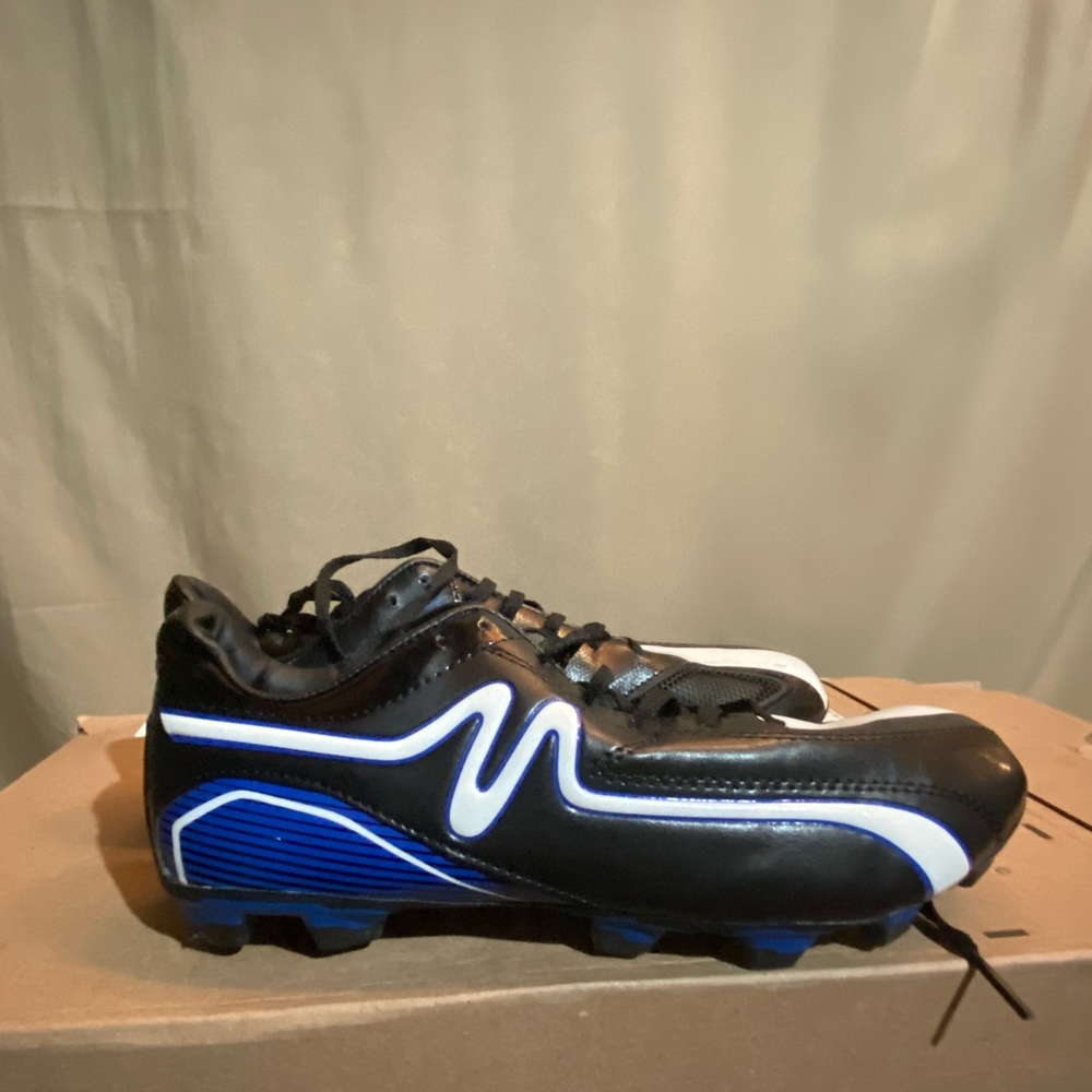 Used Mitre Men’s Soccer Cleats Size 8 1/2.